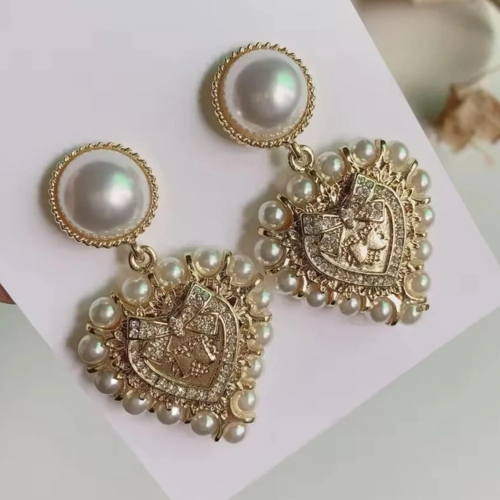 Baroque Pearl Heart Gold Earrings - Picture 3 of 7